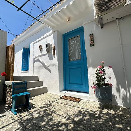 Brinia Cosy Apartment Poros Town Екстер'єр фото