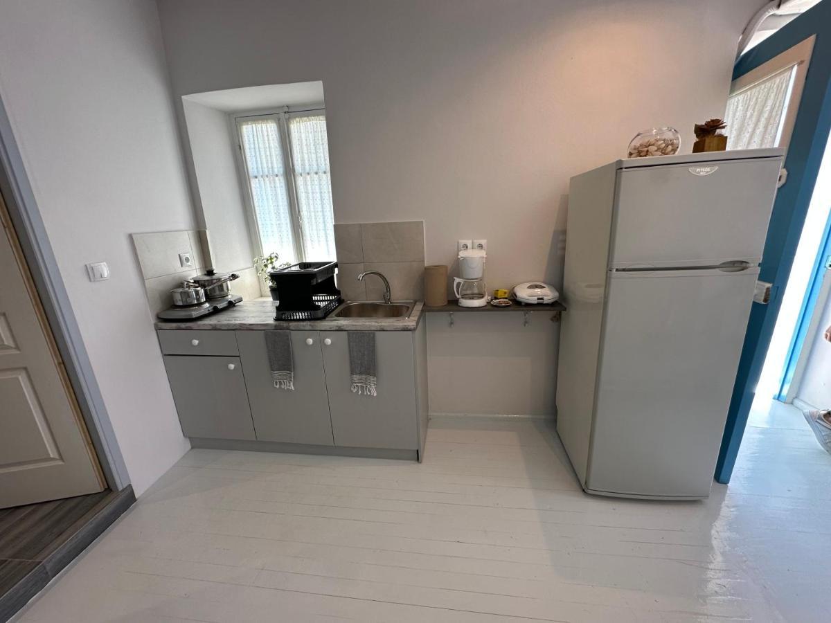Brinia Cosy Apartment Poros Town Екстер'єр фото