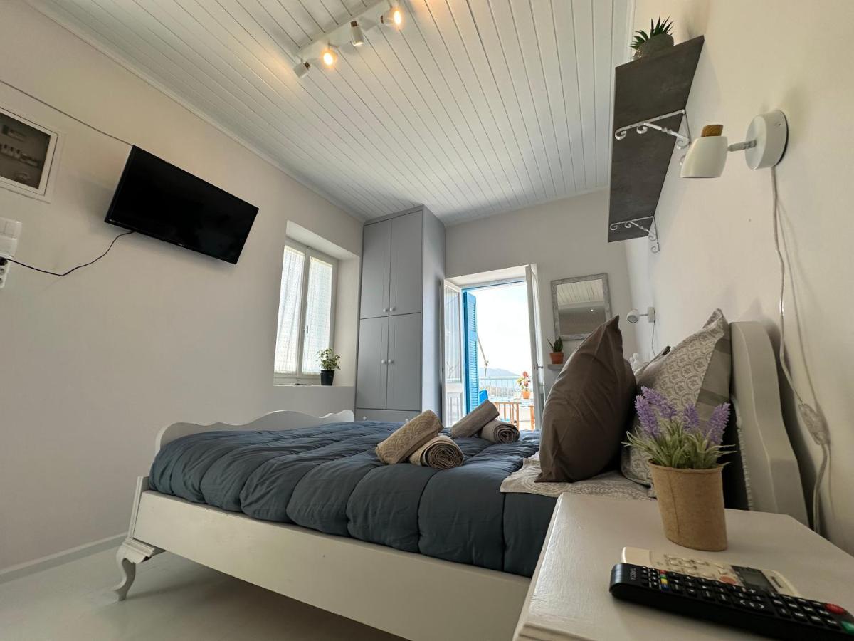 Brinia Cosy Apartment Poros Town Екстер'єр фото