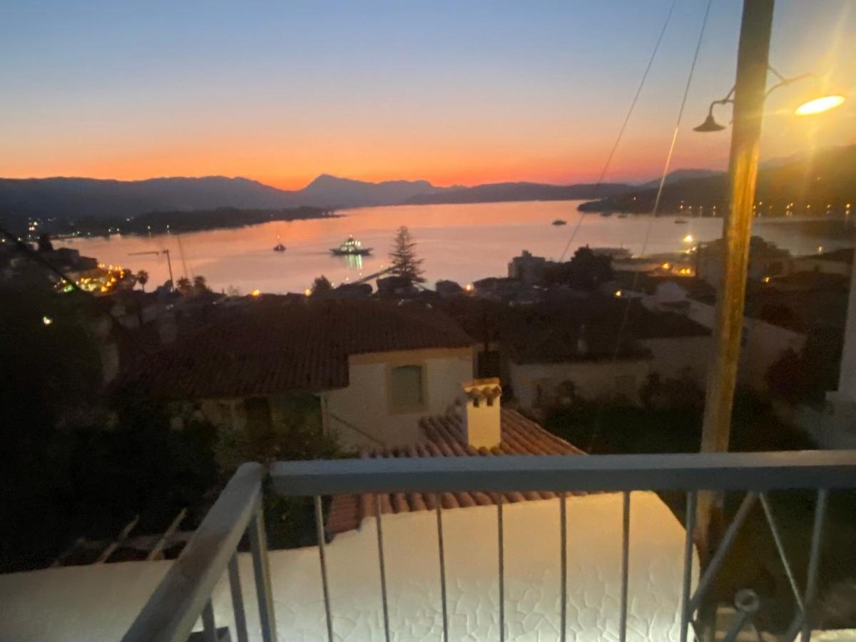 Brinia Cosy Apartment Poros Town Екстер'єр фото